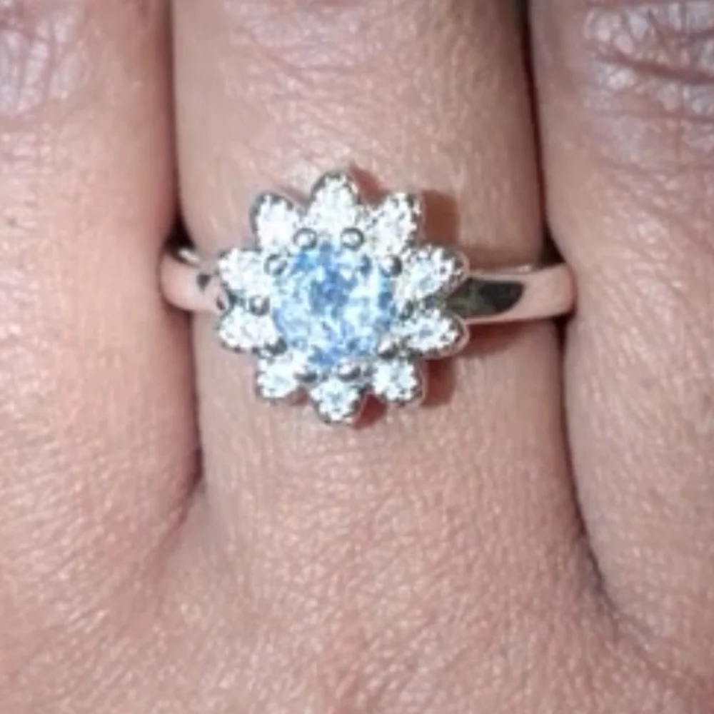 Elegant 925 Sterling Silver Floral Ring Sz 8